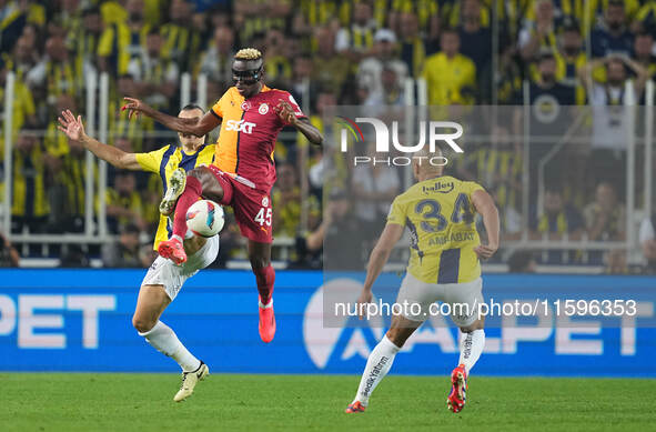 Victor Osimhen of Galatasaray  controls the ball during the Turkey Süper Ligue Round 5 between Fenerbahçe SK vs Galatasaray S.K., on Septemb...