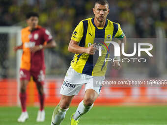 Edin Dzeko of Fenerbahce  looks on during the Turkey Süper Ligue Round 5 between Fenerbahçe SK vs Galatasaray S.K., on September 21, 2024. (