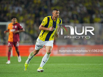 Edin Dzeko of Fenerbahce  looks on during the Turkey Süper Ligue Round 5 between Fenerbahçe SK vs Galatasaray S.K., on September 21, 2024. (