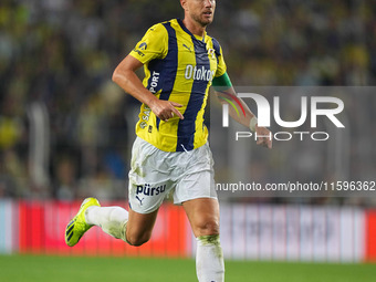 Edin Dzeko of Fenerbahce  looks on during the Turkey Süper Ligue Round 5 between Fenerbahçe SK vs Galatasaray S.K., on September 21, 2024. (