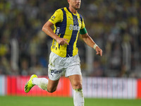 Edin Dzeko of Fenerbahce  looks on during the Turkey Süper Ligue Round 5 between Fenerbahçe SK vs Galatasaray S.K., on September 21, 2024. (