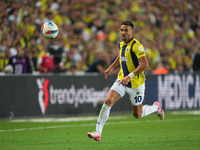 Dusan Tadic of Fenerbahce  controls the ball during the Turkey Süper Ligue Round 5 between Fenerbahçe SK vs Galatasaray S.K., on September 2...