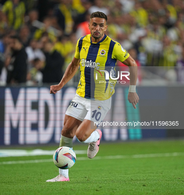 Dusan Tadic of Fenerbahce  controls the ball during the Turkey Süper Ligue Round 5 between Fenerbahçe SK vs Galatasaray S.K., on September 2...