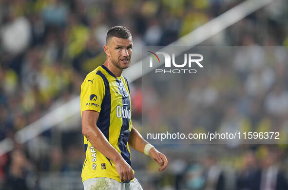 Edin Dzeko of Fenerbahce  looks on during the Turkey Süper Ligue Round 5 between Fenerbahçe SK vs Galatasaray S.K., on September 21, 2024. 