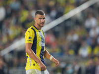 Edin Dzeko of Fenerbahce  looks on during the Turkey Süper Ligue Round 5 between Fenerbahçe SK vs Galatasaray S.K., on September 21, 2024. (