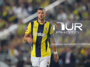 Edin Dzeko of Fenerbahce  looks on during the Turkey Süper Ligue Round 5 between Fenerbahçe SK vs Galatasaray S.K., on September 21, 2024. (