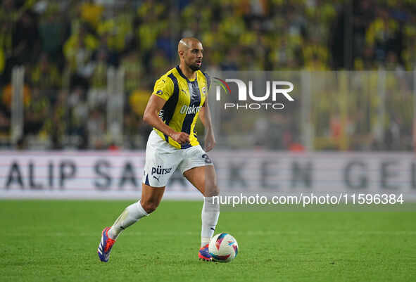 Sofyan Amrabat of Fenerbahce  controls the ball during the Turkey Süper Ligue Round 5 between Fenerbahçe SK vs Galatasaray S.K., on Septembe...