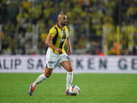 Sofyan Amrabat of Fenerbahce  controls the ball during the Turkey Süper Ligue Round 5 between Fenerbahçe SK vs Galatasaray S.K., on Septembe...