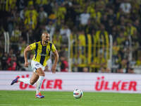 Sofyan Amrabat of Fenerbahce  controls the ball during the Turkey Süper Ligue Round 5 between Fenerbahçe SK vs Galatasaray S.K., on Septembe...