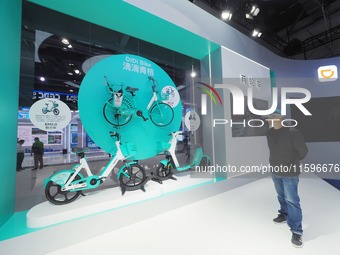 Visitors visit a ''Didi Qingjiu shared electric bike'' at the 16th International Transportation Technology and Equipment Exhibition in Beiji...