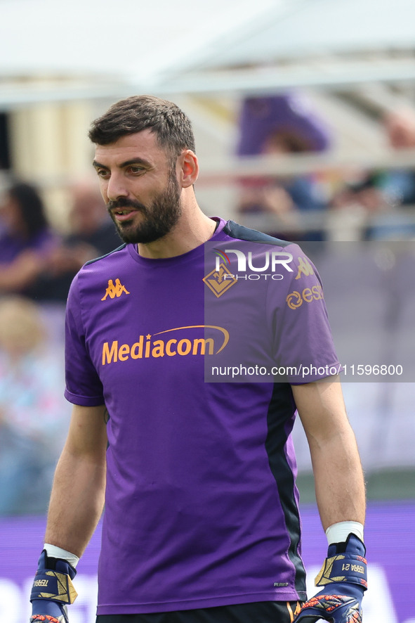 Pietro Terracciano of ACF Fiorentina warming up before the match betweenthe Italian Serie A football match between ACF Fiorentina and SS Laz...