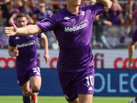 Albert Gudmundsson of ACF Fiorentina celebrates after scoring his team's goal during the Italian Serie A football match between ACF Fiorenti...