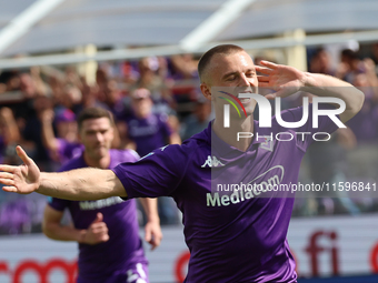 Albert Gudmundsson of ACF Fiorentina celebrates after scoring his team's goal during the Italian Serie A football match between ACF Fiorenti...