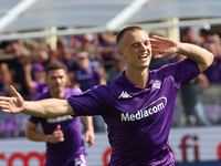 Albert Gudmundsson of ACF Fiorentina celebrates after scoring his team's goal during the Italian Serie A football match between ACF Fiorenti...