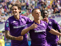 Albert Gudmundsson of ACF Fiorentina celebrates after scoring his team's goal during the Italian Serie A football match between ACF Fiorenti...