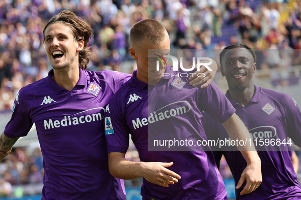 Albert Gudmundsson of ACF Fiorentina celebrates after scoring his team's goal during the Italian Serie A football match between ACF Fiorenti...