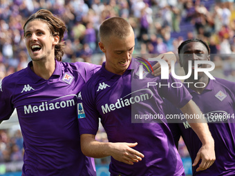 Albert Gudmundsson of ACF Fiorentina celebrates after scoring his team's goal during the Italian Serie A football match between ACF Fiorenti...