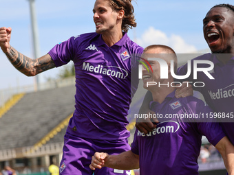 Albert Gudmundsson of ACF Fiorentina celebrates after scoring his team's goal during the Italian Serie A football match between ACF Fiorenti...