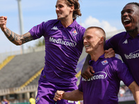 Albert Gudmundsson of ACF Fiorentina celebrates after scoring his team's goal during the Italian Serie A football match between ACF Fiorenti...