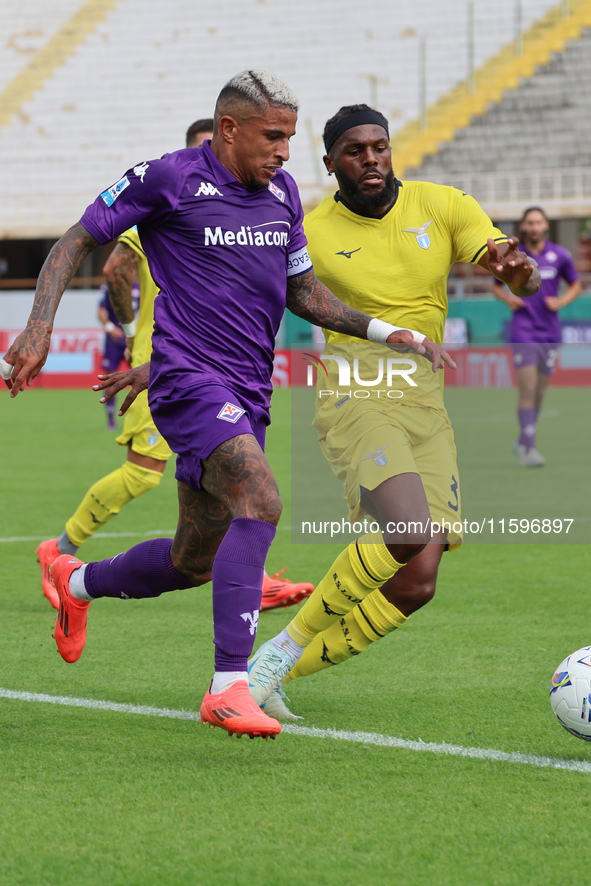 Domilson Cordeiro Dos Santos Dodoof ACF Fiorentina controls the ball during the Italian Serie A football match between ACF Fiorentina and SS...