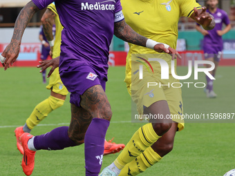 Domilson Cordeiro Dos Santos Dodoof ACF Fiorentina controls the ball during the Italian Serie A football match between ACF Fiorentina and SS...