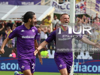 Albert Gudmundsson of ACF Fiorentina celebrates after scoring his team's goal during the Italian Serie A football match between ACF Fiorenti...