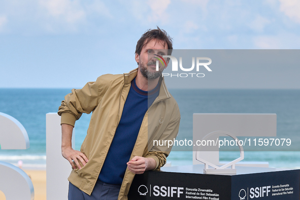 Julian Lopez attends the photocall of the film ''Los Destellos'' during the 72nd San Sebastian International Film Festival in San Sebastian,...