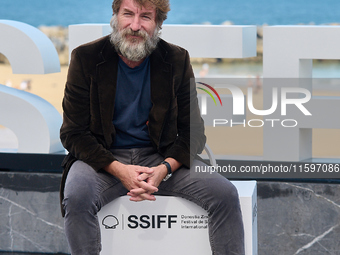 Antonio de la Torre attends the photocall of the film ''Los Destellos'' during the 72nd San Sebastian International Film Festival in San Seb...