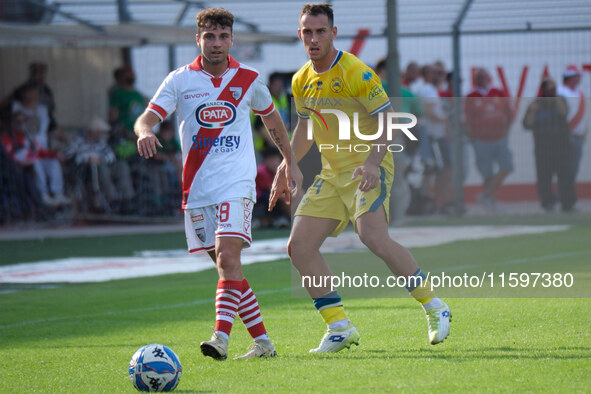 Mattia Muroni of Mantova 1911 and Lorenzo Carissoni of AS Cittadella 1973 during the Italian Serie B soccer championship match between Manto...