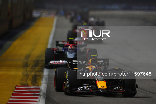 Sergio Perez of Mexico drives the Red Bull Racing-Honda RBPT RB20 during the F1 Grand Prix of Singapore at Marina Bay Street Circuit in Sing...