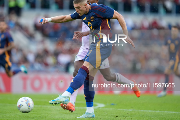 Artem Dovbyk of AS Roma scores first goal during the Serie A Enilive match between AS Roma and Udinese Calcio at Stadio Olimpico on Septembe...