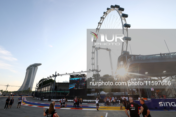 A general view of the sunset behind the Singapore Flyer during the drivers' parade ahead of the F1 Grand Prix of Singapore at Marina Bay Str...