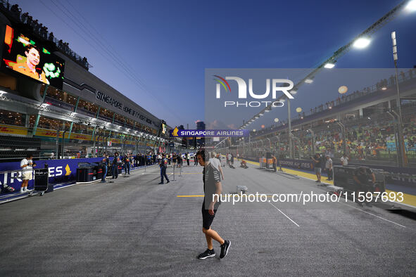 A general view of the grid ahead of the F1 Grand Prix of Singapore at Marina Bay Street Circuit in Singapore, Singapore, on September 22, 20...