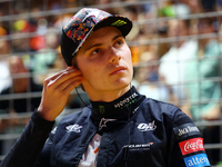 Oscar Piastri of Australia and the McLaren Formula 1 Team stand on the grid ahead of the F1 Grand Prix of Singapore at Marina Bay Street Cir...