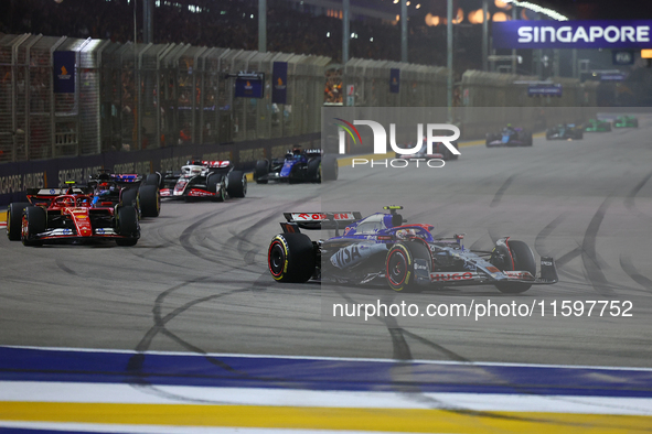 Yuki Tsunoda of Japan drives the Visa Cash App RB F1 Team VCARB 01 during the F1 Grand Prix of Singapore at Marina Bay Street Circuit in Sin...