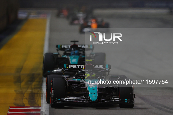 Lewis Hamilton of the United Kingdom drives the Mercedes-AMG Petronas F1 Team F1 W15 during the F1 Grand Prix of Singapore at Marina Bay Str...