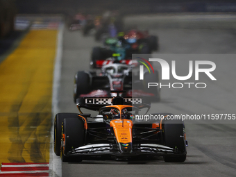 Oscar Piastri of Australia drives the McLaren Formula 1 Team MCL39 during the F1 Grand Prix of Singapore at Marina Bay Street Circuit in Sin...