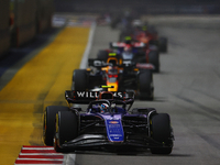 Franco Colapinto of Argentina drives the Williams Racing FW47 during the F1 Grand Prix of Singapore at Marina Bay Street Circuit in Singapor...