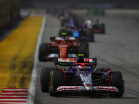 Yuki Tsunoda of Japan drives the Visa Cash App RB F1 Team VCARB 01 during the F1 Grand Prix of Singapore at Marina Bay Street Circuit in Sin...