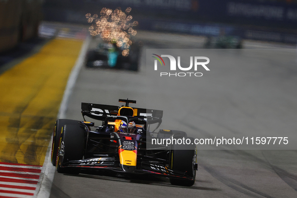 Max Verstappen of the Netherlands drives the Red Bull Racing-Honda RBPT RB20 during the F1 Grand Prix of Singapore at Marina Bay Street Circ...