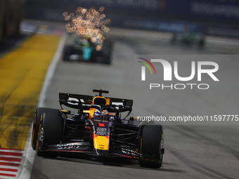 Max Verstappen of the Netherlands drives the Red Bull Racing-Honda RBPT RB20 during the F1 Grand Prix of Singapore at Marina Bay Street Circ...