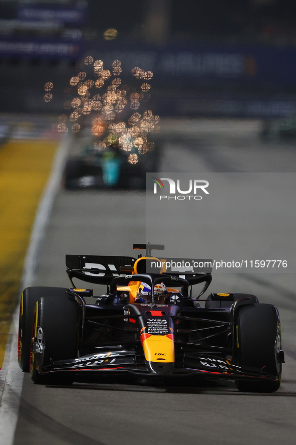 Max Verstappen of the Netherlands drives the Red Bull Racing-Honda RBPT RB20 during the F1 Grand Prix of Singapore at Marina Bay Street Circ...