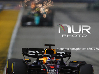 Max Verstappen of the Netherlands drives the Red Bull Racing-Honda RBPT RB20 during the F1 Grand Prix of Singapore at Marina Bay Street Circ...