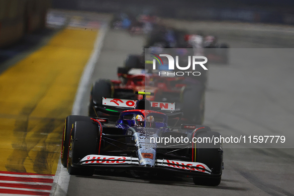 Yuki Tsunoda of Japan drives the Visa Cash App RB F1 Team VCARB 01 during the F1 Grand Prix of Singapore at Marina Bay Street Circuit in Sin...