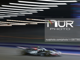 Nico Hulkenberg of Germany drives the MoneyGram Haas F1 Team VF-24 during the F1 Grand Prix of Singapore at Marina Bay Street Circuit in Sin...