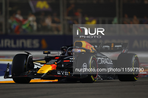 Max Verstappen of the Netherlands drives the Red Bull Racing-Honda RBPT RB20 during the F1 Grand Prix of Singapore at Marina Bay Street Circ...