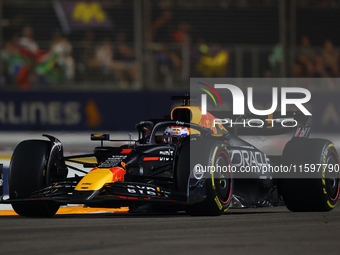 Max Verstappen of the Netherlands drives the Red Bull Racing-Honda RBPT RB20 during the F1 Grand Prix of Singapore at Marina Bay Street Circ...