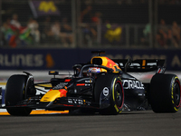 Max Verstappen of the Netherlands drives the Red Bull Racing-Honda RBPT RB20 during the F1 Grand Prix of Singapore at Marina Bay Street Circ...