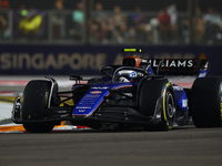 Franco Colapinto of Argentina drives the Williams Racing FW47 during the F1 Grand Prix of Singapore at Marina Bay Street Circuit in Singapor...