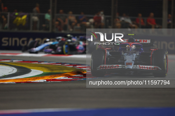 Yuki Tsunoda of Japan drives the Visa Cash App RB F1 Team VCARB 01 during the F1 Grand Prix of Singapore at Marina Bay Street Circuit in Sin...